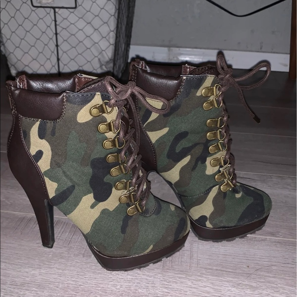 Anne Michelle lace-up heel camo booties